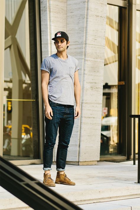 Desert boots look t-shirt Mens Desert Boots Outfit, Desert Boots Men Outfit, Desert Boot Outfit, Desert Boots Outfit, Lincoln Center Nyc, Estilo Vans, Boots Men Outfit, Outfit Botas, Boots Outfit Men