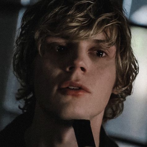 ⛧ tate langdon (evan peters) american horror story icon ⛧ Even Peters American Horror Story Tate, Kyle American Horror Story, Evan Peters Bookmark, American Horror Story Pfp, Tate Langdon Fanart, Tate Langdon Pfp, Tate Langdon Icons, Evan Peters Pfp, Evan Peters Tate Langdon