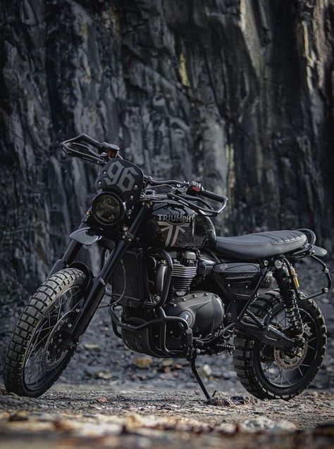 Super Microbio on Tumblr Triumph Scrambler 400, Triumph Scrambler Custom, Triumph Bonneville Scrambler, Brat Motorcycle, Adventure Bike Motorcycles, Triumph Street Scrambler, Triumph Cafe Racer, Tracker Motorcycle, Street Scrambler