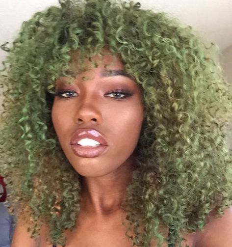 Green hair | Neutral African American makeup look Green Curly Hair Natural Curls, Green Afro Hair, Green Curly Hair, Green Hair Girl, African American Makeup, Dyed Curly Hair, Hair Things, Natural Curls Hairstyles, Fantasy Book