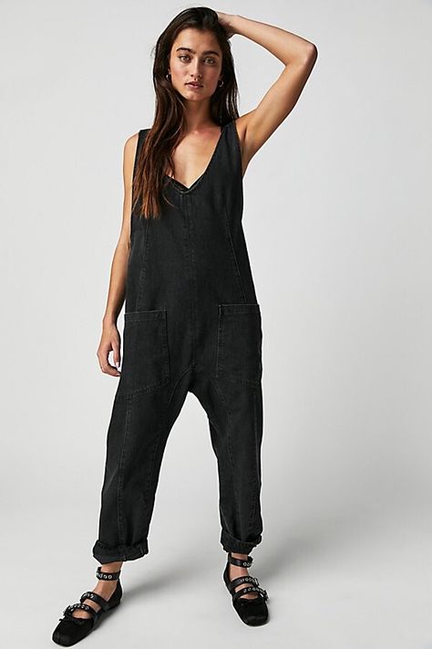 We The Free High Roller Jumpsuit Chique Outfit, Jumpsuit With Pockets, Jeans Overall, High Roller, Outfit Chic, Effortlessly Chic Outfits, Denim Overalls, Belleza Natural, Look Casual