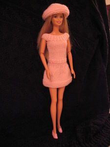 robe poupée barbie - Tricots pour poupées Barbie Doll Patterns, Barbie Fashion, Barbie Doll, Barbie Dolls, Sweater Dress, Crochet, Pattern