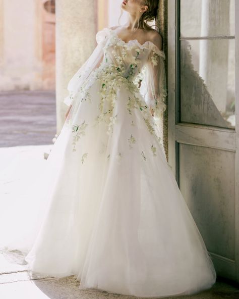 Floral Wedding Dresses, Monique Lhuillier Wedding, Monique Lhuillier Wedding Dress, Monique Lhuillier Bridal, Bridal Business, Fairy Wedding Dress, Fairy Wedding, Floral Wedding Dress, A Wedding Dress