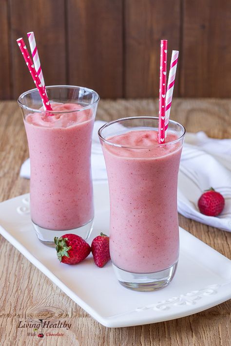 Healthy Strawberry Milkshake (Paleo, dairy-free, sugar-free, gluten-free) by #LivingHealthyWithChocolate Healthy Milkshake Recipes, Dairy Free Milkshake, Smoothie Strawberry, Healthy Milkshake, Healthy Strawberry, Milkshake Recipes, Strawberry Milkshake, Living Healthy, Strawberry Smoothie