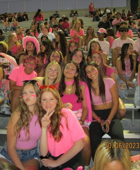 Football Game Themes, Football Game Fits, Football Game Outfit Highschool, Senior 25, High School Dream, Football Game Outfits, Ella Anderson, Student Section, Spirit Days