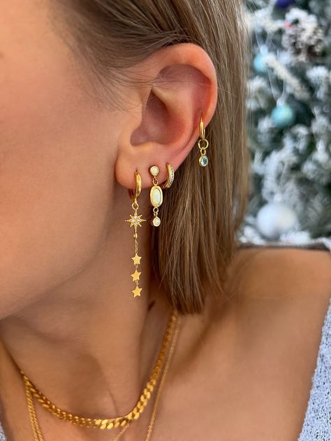 Earring Stacks, Piercing Inspo, Jewelry Accessories Ideas, Piercings Jewelry, Dope Jewelry, Jewelry Essentials, Piercing Ideas, Funky Jewelry, Stacked Jewelry