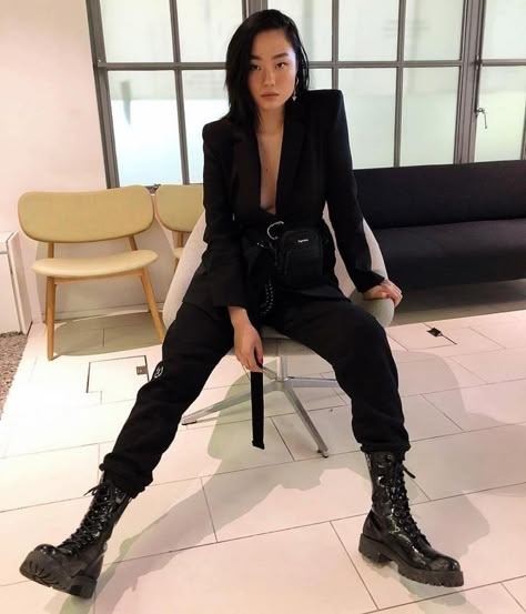 The Future Is Now - A Wearable Cyberpunk  Inspo Album - Album on Imgur Stile Kylie Jenner, Chique Outfits, The Future Is Now, Style Cargo, Androgynous Fashion, Total Black, Mode Inspo, Looks Chic, 가을 패션