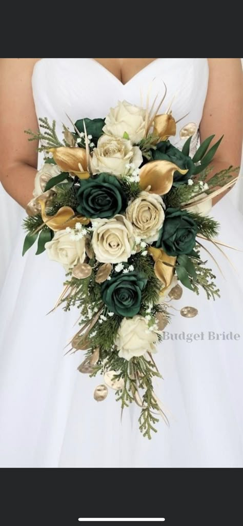 Olive Green Bridal Bouquet, Green White And Gold Flower Bouquet, Green Bridal Bouquet Simple, Green And Gold Bouquet, Olive Green And Gold Wedding, Green And Gold Party, Bridal Bouquet Green, Quinceanera Flowers, Wedding Ideas Green