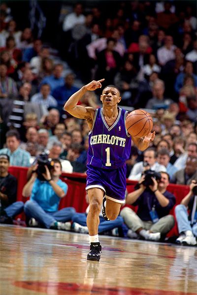 Muggsy Bogues - 5'3" Muggsy Bogues, 90s Nba, Sports Arena, Nba Logo, Nba Legends, Soccer League, Nba Stars, Sports Hero, Sports Logos