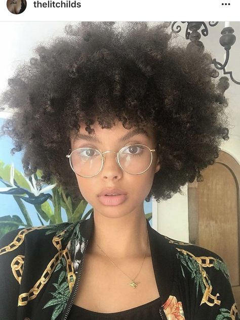 ✨Pinterest✨: @baddiebecky21| Bex ♎️ | Marius Sperlich, Afro Looks, Frizzy Curly Hair, Pelo Afro, Natural Hair Beauty, Natural Hair Inspiration, Natural Hair Tips, Afro Hair, Hair Journey