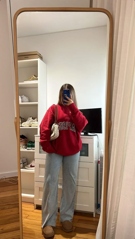 Blue Mom Jeans, Red Crewneck, Cute Outfits For School, Cute Comfy Outfits, Hoodie Outfit, Cold Weather Outfits, Fall Fits, Simple Trendy Outfits, Casual Winter Outfits