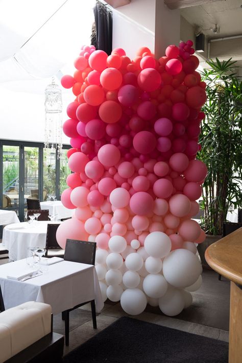 Ombre Balloon Wall, Birthday Ideas Decor, Red Pink Balloons Decorations, Heart Balloon Wall Backdrop, Red Pink Balloon Ombre, Foil Heart Balloon Wall, Party Ideas Wedding, Party Ballons, Ballon’s Hanging From Ceiling