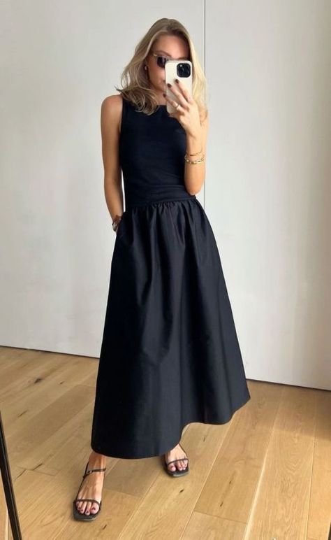 48 Skirts And Sandals Outfits For Summer - Styleoholic Black Full Skirt Outfit, Full Skirt Outfit, Sandals Outfits, Outfits For Summer, Summer Capsule, Summer Capsule Wardrobe, Mama Style, Mode Inspiration, Spring Summer Outfits