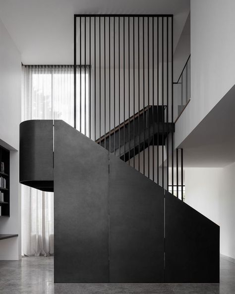 When your staircase is a sculptural work of art 🔥 Dramatic and jaw dropping! A dark and moody tonality for this home by @studiodelcastillo … | Instagram Modern Industrial Staircase, Metal Staircase Design, Steel Staircase Design, Staircases Ideas, Stairs Steel, Feature Staircase, Industrial Staircase, Metal Staircase, Steel Staircase