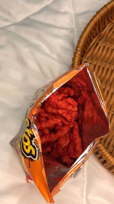 Flaming Hot Cheetos, Best Junk Food, Amazing Food Hacks, Flaming Hot, Hot Cheetos, Hot Chip, Food Captions, Usa Food, Snap Food