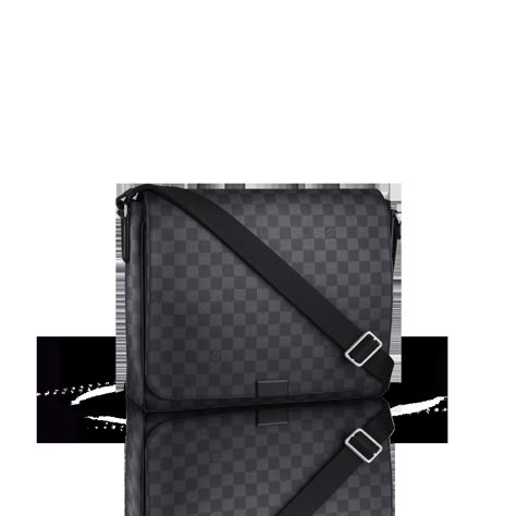 District GM via Louis Vuitton Luxury Luggage, Modern Bag, Bags Louis Vuitton, Louis Vuitton Official, Men's Bags, Work Bag, Gifts For Boys, Fashion Handbags, Louis Vuitton Damier