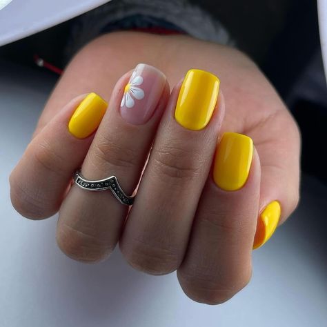 26 Trending Yellow Summer Nails 2024 – Brighten Your Look! - divagaze.com Yellow Minimalist Nails, Yellow Nail, Yellow Summer Nails, Trendy Manicure Summer 2024, Classic Summer Nails 2024, Summer Simple Nails 2024, Nails 2024 Yellow, Yellow Nails Summer 2024, Nail Color Combinations