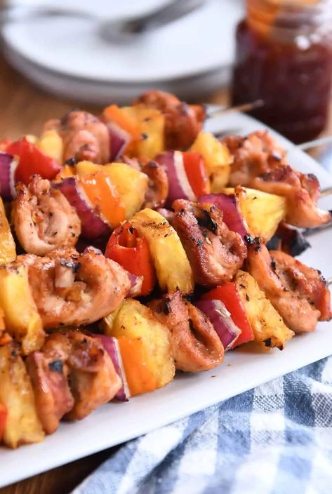 These easy BBQ chicken pineapple skewers are fantastic! Moist, flavorful chicken pieces next to the sweet, juicy pineapple make it the perfect summer meal. | melskitchencafe.com Marinade For Chicken Kabobs, Chicken Kabob Marinade, Pineapple Skewers, Marinade For Chicken, Chicken Pineapple, Pineapple Skewer, Easy Bbq Chicken, Bbq Chicken Salad, Bbq Skewers