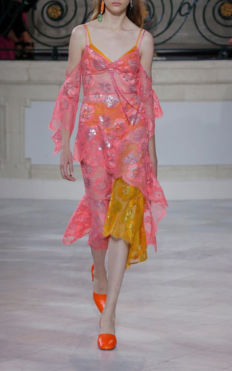 Click product to zoom Trendy Beachwear, Runway Inspiration, Rich Fashion, Designer Runway, Future Clothes, Peter Pilotto, Lace Pink Dress, Couture Designers, Couture Runway