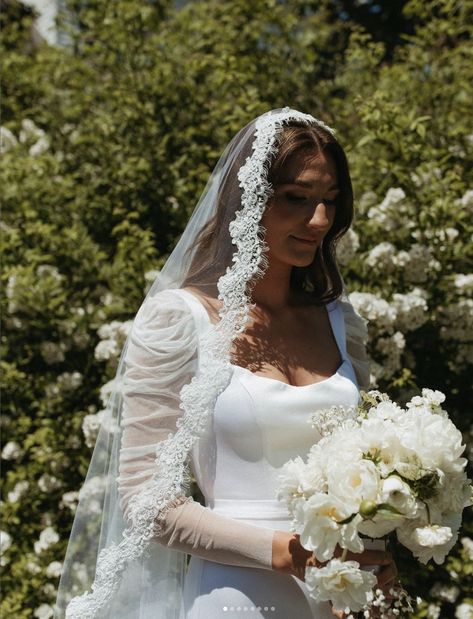 Simple Wedding Dress Cathedral Veil, Traditional Veils Bridal, Waltz Veil Wedding, Head Veil Wedding, Corset Wedding Dress With Veil, Wedding Veil Traditional, Veils For Lace Wedding Dress, Mexican Wedding Vail, Big Wedding Hair With Veil