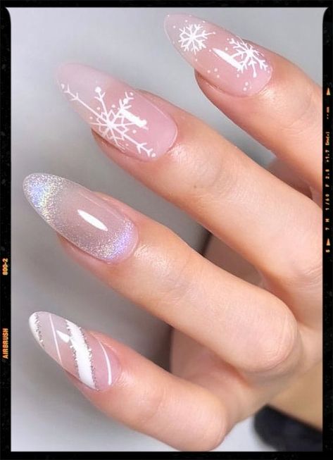 Inspiration Christmas Nail Designs Nude Color, Pink Cristhmas Nails, Pink Chrome Snowflake Nails, Light Pink Snowflake Nails, Candy Cane And Snowflake Nails, Pink Christmas Nails 2022, Pink Nails With Snowflake Design, Pale Pink Christmas Nails, Pink Snow Nails