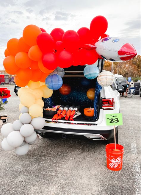 Trunk Or Treat With Balloon Arch, Trunk Or Treat Ideas For Cars Balloons, Out Of This World Trunk Or Treat, Space Trunk Or Treat Ideas For Cars, Trunk Or Treat Ideas With Balloons, Outer Space Trunk Or Treat Ideas, Nasa Trunk Or Treat, Trunk Or Treat Balloon Arch, Trunk Or Treat Balloon Ideas