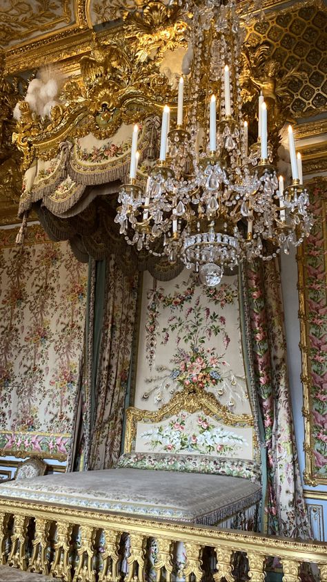 Palace Of Versailles Aesthetic Wallpaper, Palace Core Aesthetic, Versailles Marie Antoinette Bedroom, Marie Antoinette Lockscreen, Marie Antoinette Palace, Versailles Inspired Bedroom, Marie Antoinette Versailles, Marie Antoinette Bedroom Inspiration, Versailles Palace Aesthetic