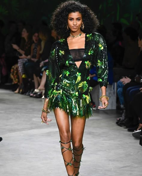 Iman Hammam Versace, Imman Hammam Runway, Iman Hammam Runway, Imaan Hammam Aesthetic, Imaan Hammam Runway, Imaan Hammam Versace, Imman Hammam, Iman Hammam, Runway Model Aesthetic