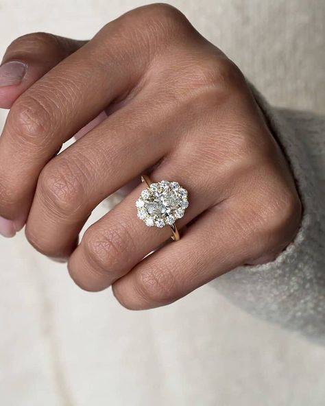 3 Carat Halo Engagement Ring, Comfortable Engagement Ring, Big Vintage Engagement Rings, Vintage Inspired Engagement Ring, Engagement Ring Unique Band, Vintage Halo Engagement Rings, Engagement Rings Floral, Unique Oval Engagement Ring, Vintage Oval Engagement Ring