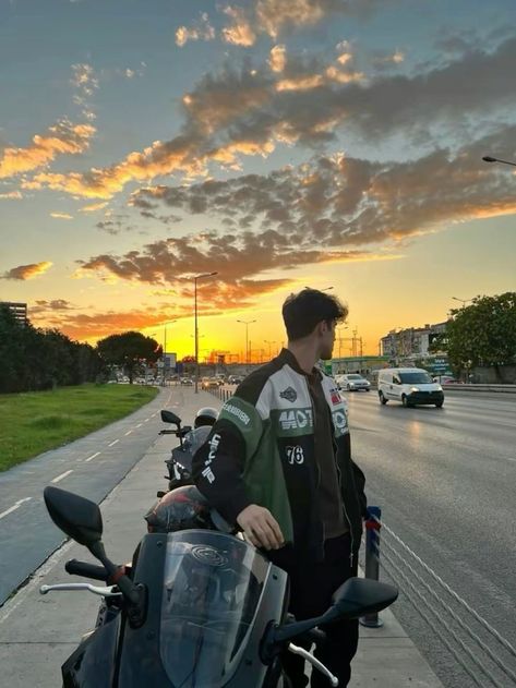 Truly Aesthetic, Biker Photos, Hot Biker Guys, Bike Aesthetic, Motorcycle Aesthetic, Biker Aesthetic, Motorcycle Men, Biker Boys, Biker Love