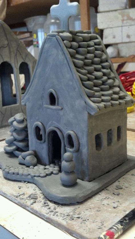 Have students work in teams of 2-3 to create homes and buildings for a christmas themed display. Clay Architecture, Ceramic Lessons, Clay House, Clay Fairy House, Pottery Houses, Sculptures Céramiques, Clay Fairies, Clay Houses, Slab Pottery