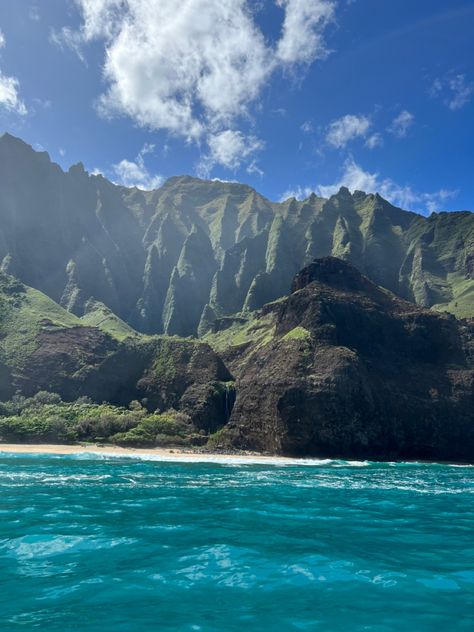 Napali Coast, Kauai, Hawaii, Travel, Beach, Vacation, Fun, Inspo Napali Coast Kauai, Napali Coast, Personajes Monster High, Adventure Aesthetic, Travel Hawaii, Pretty Landscapes, The Pacific Ocean, Kauai Hawaii, Sustainable Travel