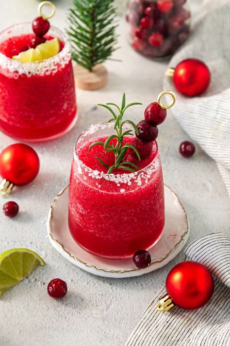 This frozen cranberry Margarita is a tequila cocktail perfect for the holidays. Serve this delicious drink on Thanksgiving and Christmas. For large parties, batch the drink mixture in advance. Then as needed, add it to a blender with ice and blend. 📌 Pin this easy cocktail recipe now. Sweet Or Salty, Easy Cocktail Recipe, Festive Holiday Drinks, Cranberry Margarita, Easy Alcoholic Drinks, Fun Drinks Alcohol, Holiday Berries, Cranberry Juice Cocktail, Tequila Cocktail