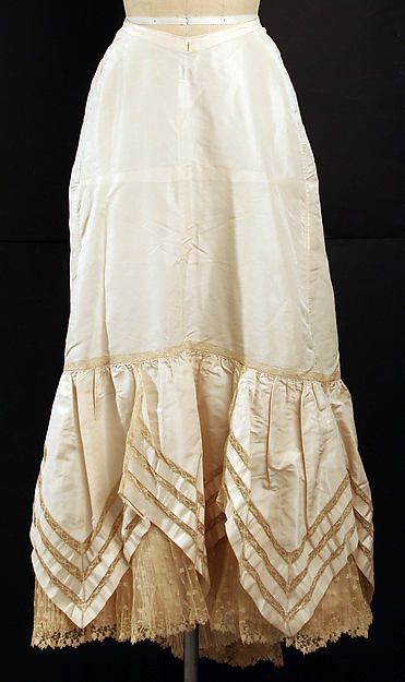 Petticoat, late 1890s, probably French, silk, The Metropolitan Museum of Art 1890s Fashion, 19th Century Fashion, Vintage Corset, Victorian Clothing, Antique Clothing, Edwardian Fashion, Historical Costume, Moda Vintage, Historical Dresses