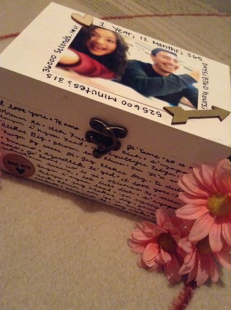 1 year of memories in a box! Fast, easy, inexpensive idea! #diy #relationship #gift #boyfriend #crafts #love Anniversary Memory Box Ideas, Boyfriend Memory Box Ideas, Memory Box Relationship, Couple Memory Box Diy, Memory Box Boyfriend, Couples Memory Box Ideas, Memory Box Ideas Diy Boyfriend, Memories Box Diy, Boyfriend Board