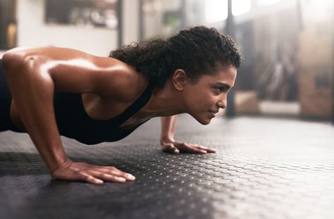 Push-Up Challenge Protein To Build Muscle, Muscle Abdominal, Hamstring Stretch, Runner's World, Best Cardio Workout, Chest Muscles, Best Cardio, Plank Workout, Popsugar Fitness