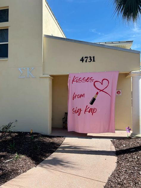 Sigkap, date function banner, valentines banner, sorority banner, kisses from sigkap, sorority function themes, sorority event, banners Themes Sorority, Sorority Banner, Valentine Banner, Sorority Events, Sigma Kappa, Sorority Life, Sorority, Banner Design, Banners