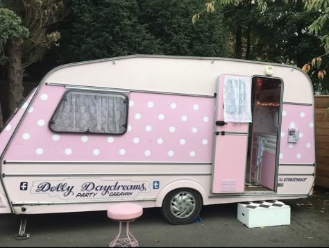 Pink Trailer, Retro Caravan, Rv Makeover, Vintage Caravans, Trailer Home, Camper Life, Vintage Trailer, Vintage Camping, Pink Girly Things