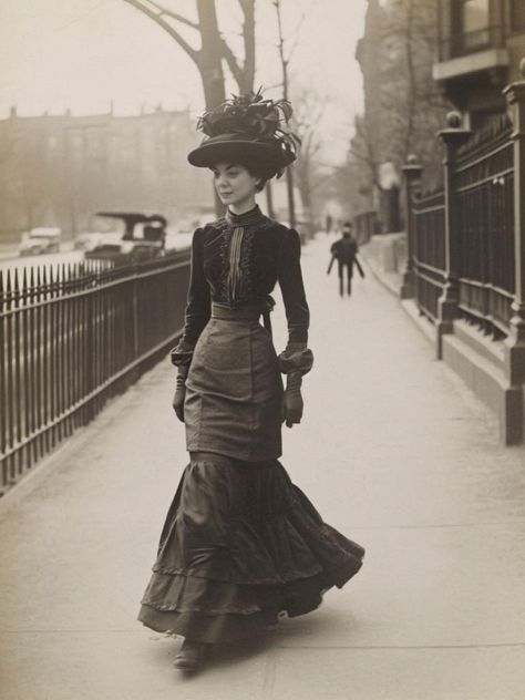 Victorian Winter Fashion, Victorian Era Fashion, 1900s Fashion, 1800s Fashion, Dress History, 20th Century Fashion, Era Fashion, Victorian Lady, Victorian Clothing