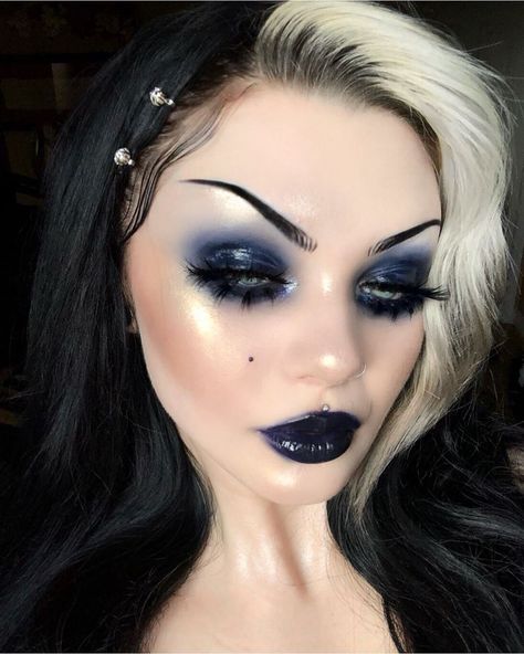 ✖️🕷🌌•STARRY NIGHT•🌌🕷✖️ • • Please tag @jeffreestarcosmetics 🖤 _____ (Some items are #gifted) ✖️Use Mermaid Goth, Halloween Costume And Makeup, Goth Mermaid, Gothic Mermaid, Edgy Makeup Looks, Carnival Makeup, Gothic Hairstyles, Face Art Makeup, Swag Makeup