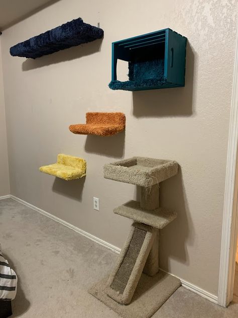 Cat Stairs On Wall, Cat Steps On Wall, Diy Cat Climbing Wall, Cat Climbing Wall Diy, Cat Shelves Diy Climbing Wall, Cat Wall Stairs, Cat Shelves Diy, Cat Wall Climber, Diy Cat Climbing