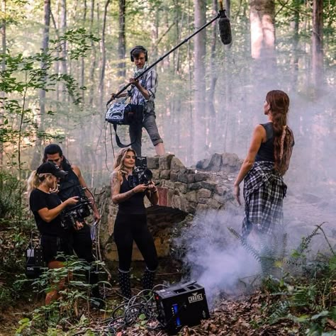 Film Crew On Set, Film Crew Outfit, Film Crew Aesthetic, Field Recording, Camera Crew, Indie Filmmaking, Female Filmmaker, Film Crew, 2024 Goals