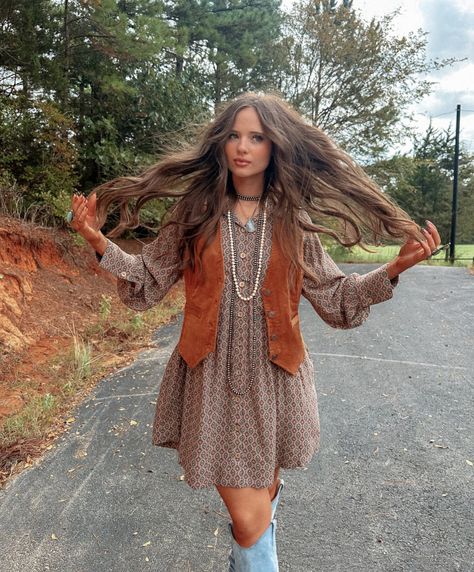 Winter Hippie Outfits Boho, Classy Cowgirl Outfits, Southern Style Outfits, Gold Boutique, Corduroy Vest, Girls Winter Dresses, Cottagecore Clothes, Southern Outfits, Western Outfits Women