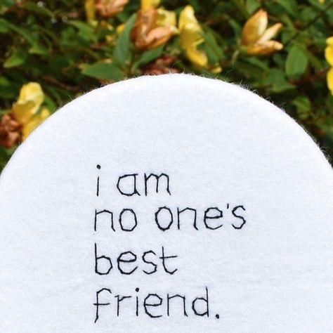 Victoria Rose Richards on Instagram: "I am no one's 'best friend'. Can you relate to that? It's been true for many years now - I have close friends, I have friends I've known most my life, I have friends I appreciate and trust and who I know appreciate and trust me, but I am no one's actual 'best friend'. If they have a free day, I'm not the person they text to meet up or the one they tell their good news to first. I am not the first person anyone thinks of or wants to be with. I was often somewhat abandoned at school for other friend groups and although I would also find others, I always thought there was something wrong with me. As I aged through my teens and early adulthood, I began to become even more separated from people. I no longer feel the same species. I'm 26 on Saturday and stil Everybody Isnt Your Friend, I Am A Good Friend Quote, Not Having A Best Friend Quotes, I'm Not Special To Anyone, I Need A Friend Quotes, I Have No Best Friend, I Have No Real Friends, Not Having A Best Friend, I Have No Friends Quotes