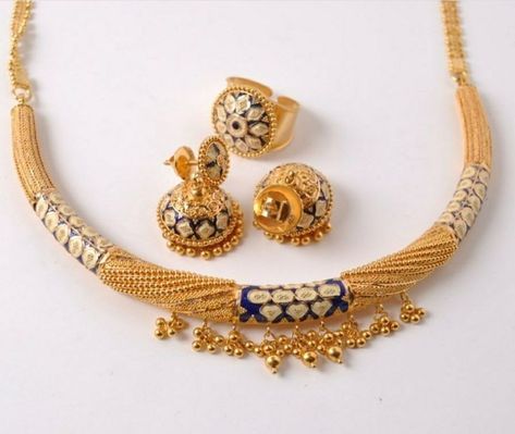 Hansuli Necklace Gold, Hansli Necklace Gold, Gold Hasli Designs, Hasli Necklace Gold, Indian Wedding Jewelry Sets, Antique Necklaces Design, New Gold Jewellery Designs, Gold Earrings Models, Fancy Jewelry Necklace