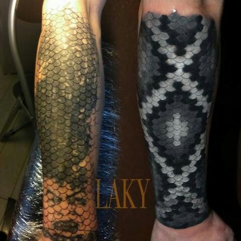 I really dig this cover up I found on tattoo.com. Has me thinking about some fish scales for the monstrous mess on my thigh. Took a long ass time but, I believe I found how to make my leg awesome! Fish Scale Tattoo, Full Body Henna, Mustache Tattoo, Tattoo Sites, Tattoo Coverup, Tattoo Japanese, Skin Tattoo, Scale Tattoo, Om Tattoo