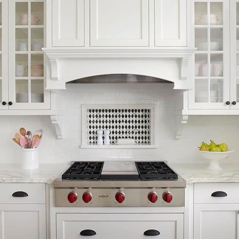 Backsplash Storage Niche A subway tile backsplash surrounds a rectangular niche that provides convenient storage for cooking necessities. The black-and-white diamond pattern in the niche adds subtle variation to the otherwise white kitchen but still blends with the room's traditional styling. Range Tile, Stove Backsplash, Unique Kitchen Backsplash, Kitchen Vent, White Kitchen Backsplash, Kitchen Tiles Design, Brick Backsplash, Kitchen Backsplash Designs, Backsplash Designs