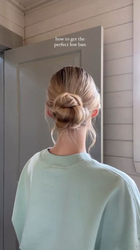 Hair Bun Tutorial, Tutorial Ideas, Hair Tips Video, Trendy Hairstyle, High Bun, Bun Hairstyle, Hairstyle Tutorial, Hair Stylies, Work Hairstyles