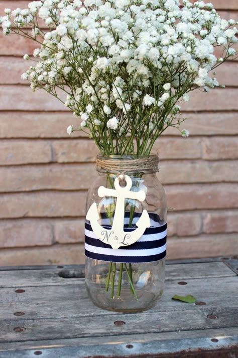 Mason Jars Anchor Centerpiece, Deco Theme Marin, Nautical Wedding Centerpieces, Nautical Centerpiece, Theme Bapteme, Wedding Jars, Nautical Bridal Showers, Nautical Themed Party, Jar Centerpieces