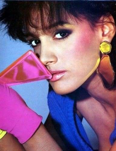 Jennifer Beals 80s Hair And Makeup, 1980s Makeup, Style Année 80, 1980s Hair, Look 80s, Woman Images, 80s Makeup, Pic Beautiful, Jennifer Beals